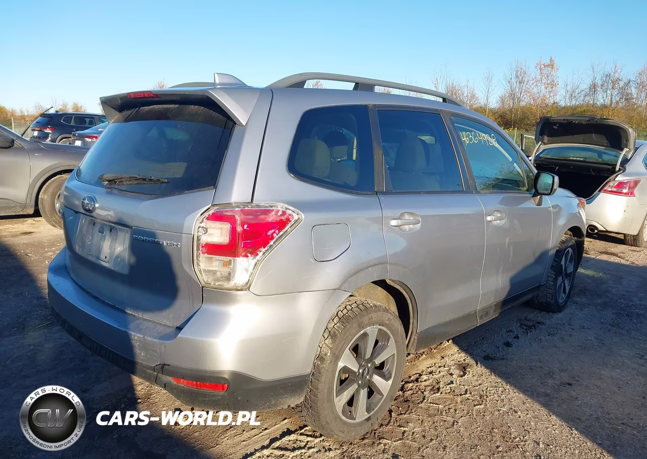 2017 Subaru Forester 2.5I Premium VIN:JF2SJAEC2HH433963 - 4