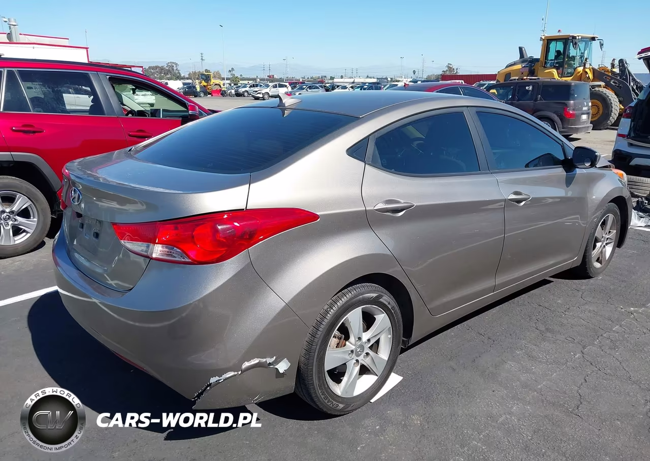 2013 Hyundai Elantra Gls VIN:5NPDH4AE2DH317377 - 4