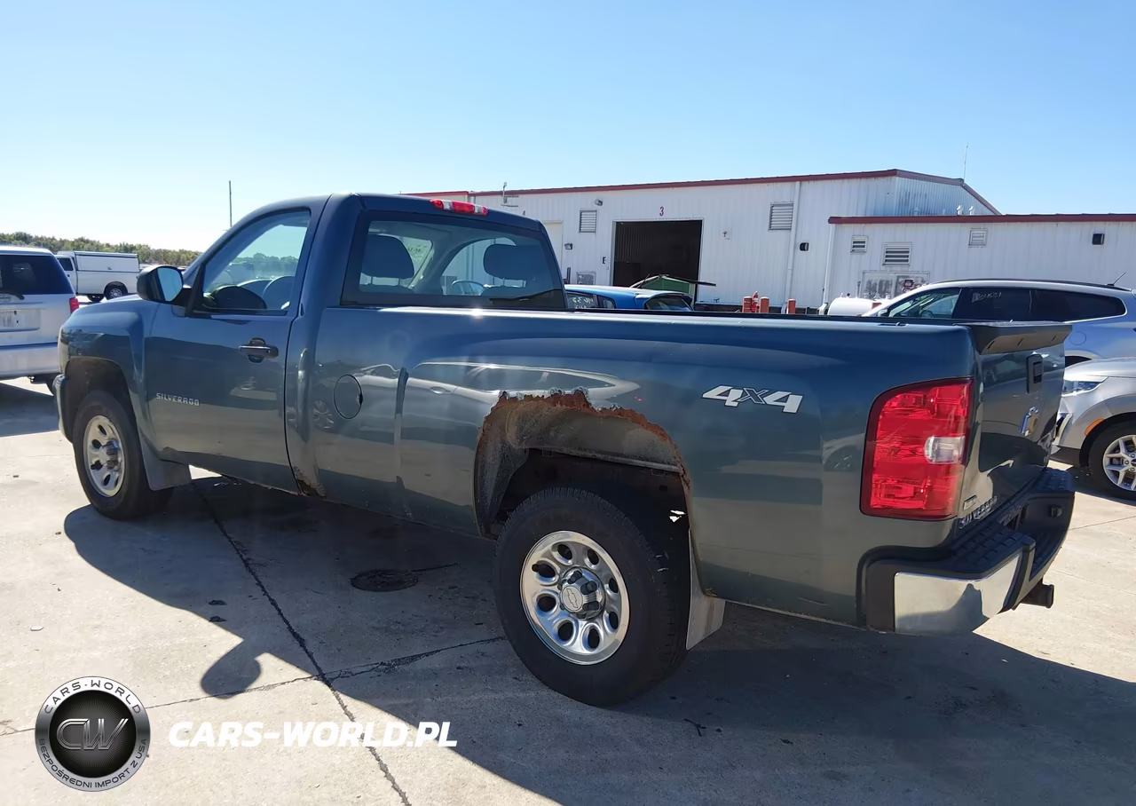 2011 Chevrolet Silverado 1500 Work Truck VIN:1GCNKPE01BF174449 - 3