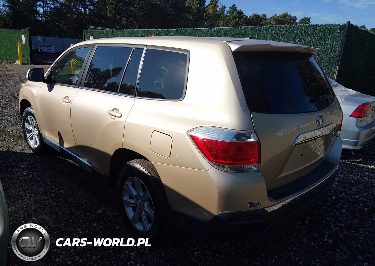 2011 Toyota Highlander Base V6 VIN:5TDBK3EH3BS062981 - 3