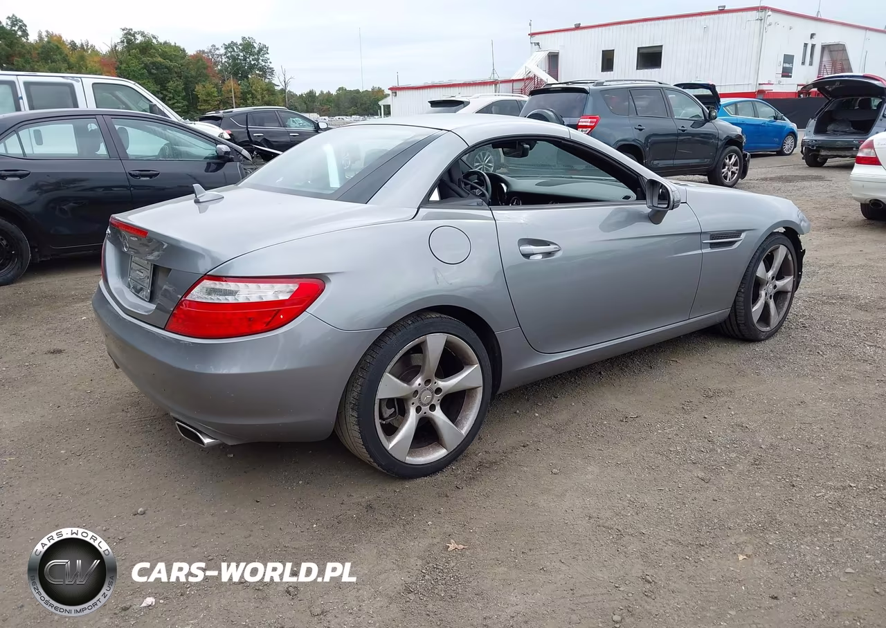 2012 Mercedes-Benz Slk 350 VIN:WDDPK5HA6CF003799 - 4