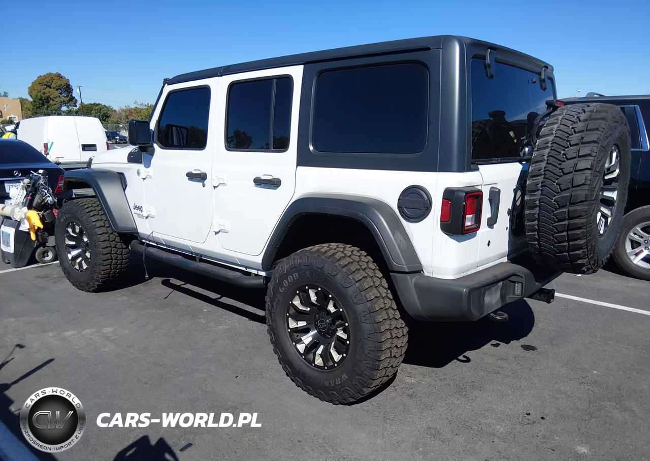 2020 Jeep Wrangler Unlimited Sport S 4X4 VIN:1C4HJXDG4LW104251 - 3