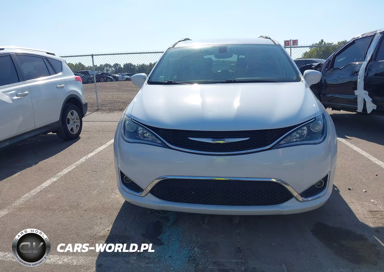 2018 Chrysler Pacifica Touring L VIN:2C4RC1BG3JR228404 - 12