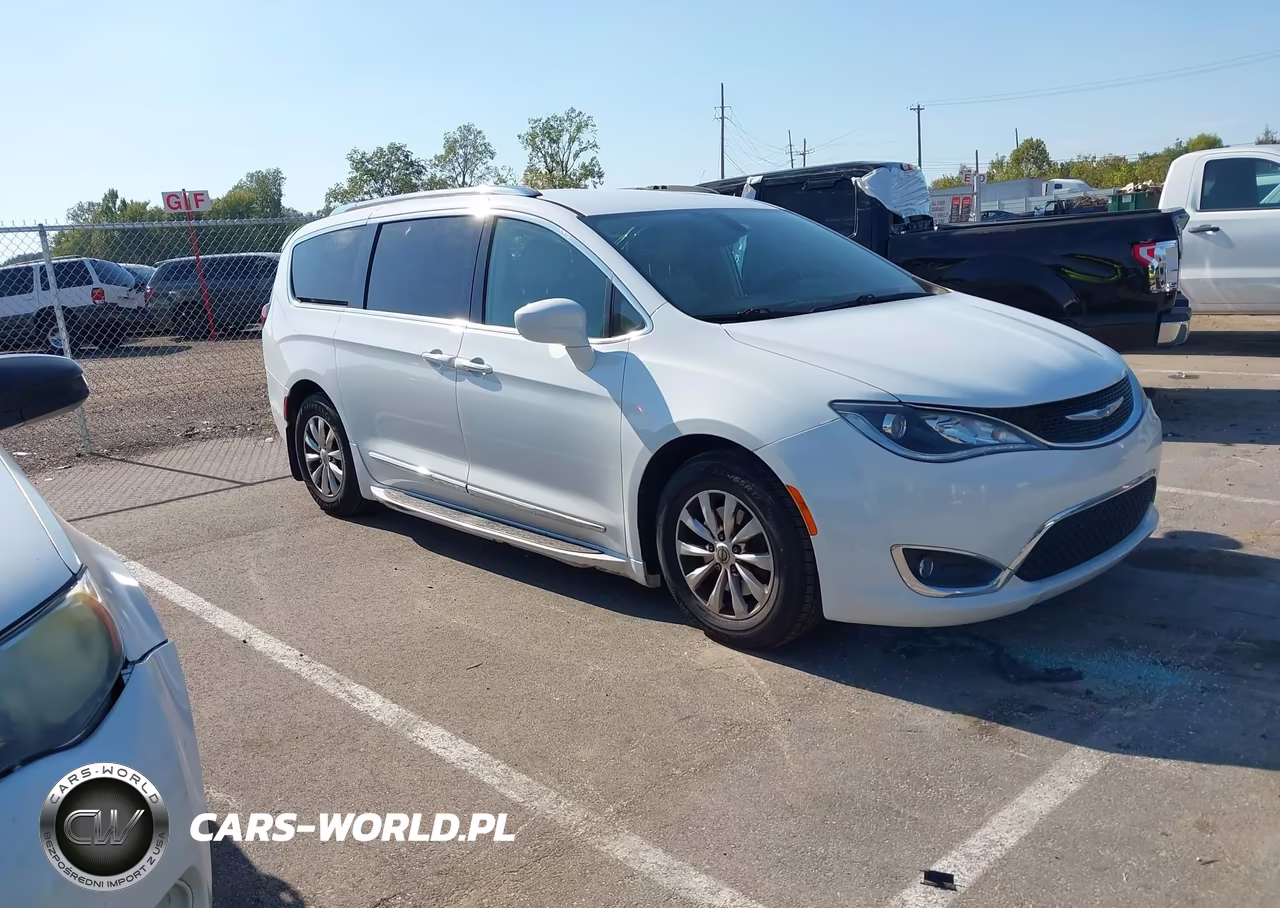 2018 Chrysler Pacifica Touring L VIN:2C4RC1BG3JR228404 - 13