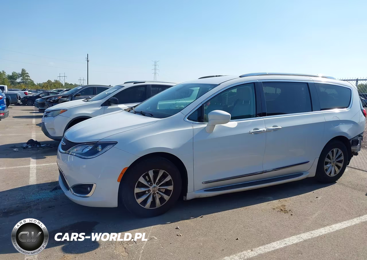 2018 Chrysler Pacifica Touring L VIN:2C4RC1BG3JR228404 - 14
