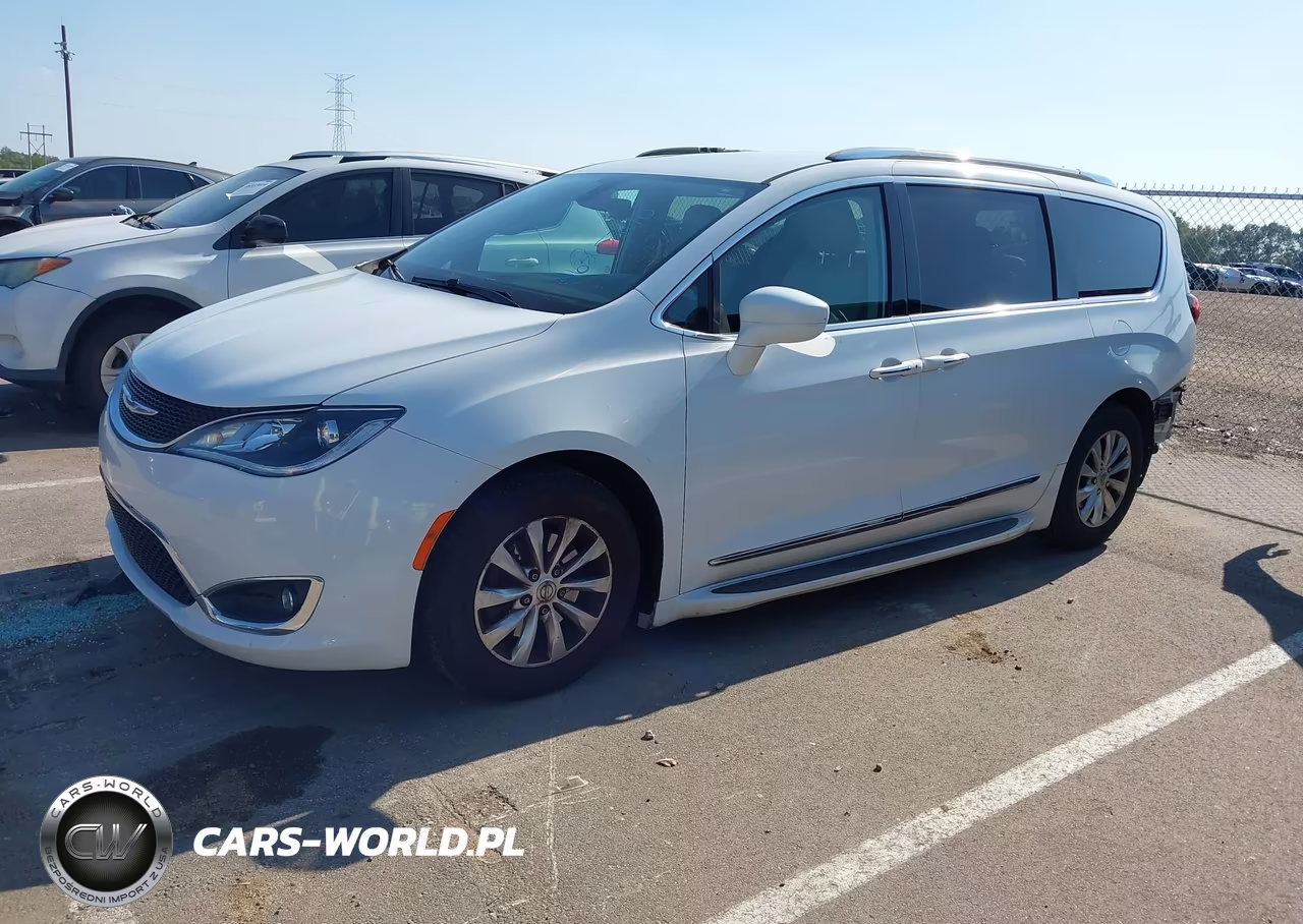 2018 Chrysler Pacifica Touring L VIN:2C4RC1BG3JR228404 - 2