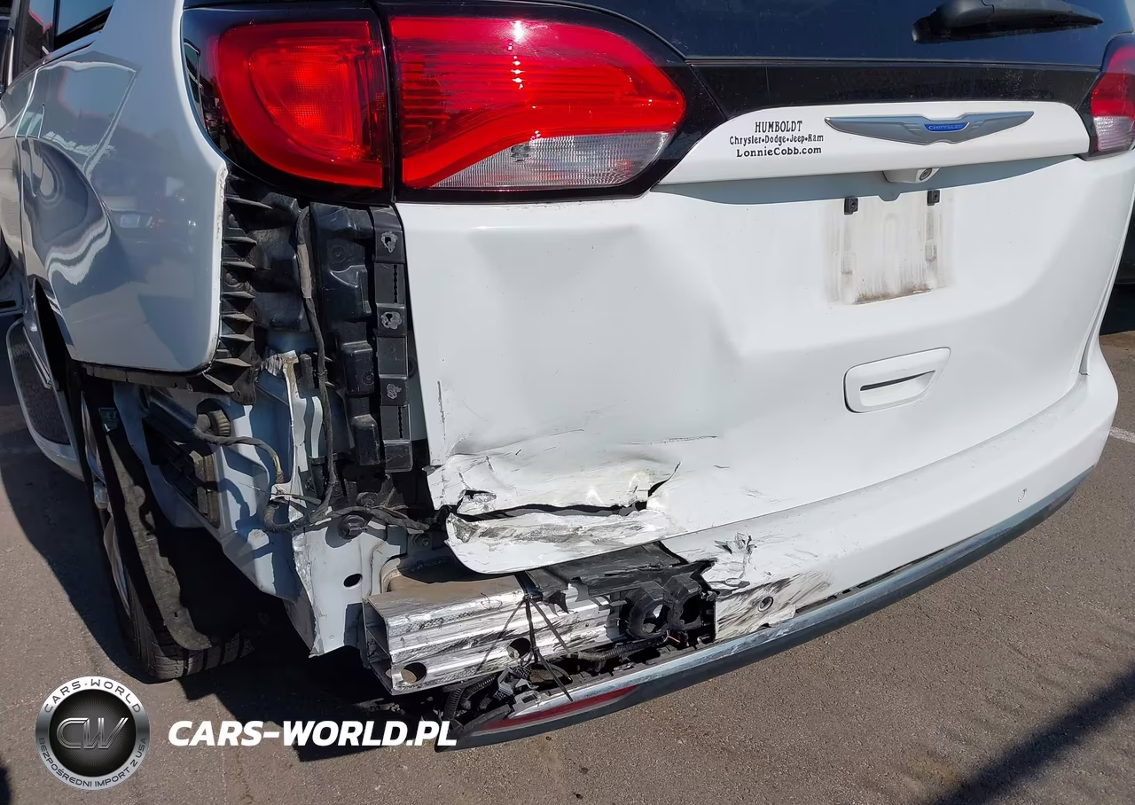 2018 Chrysler Pacifica Touring L VIN:2C4RC1BG3JR228404 - 6