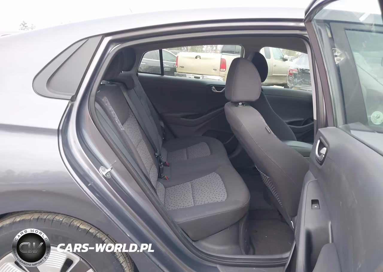 2018 Hyundai Ioniq Hybrid Blue VIN:KMHC65LCXJU100594 - 8