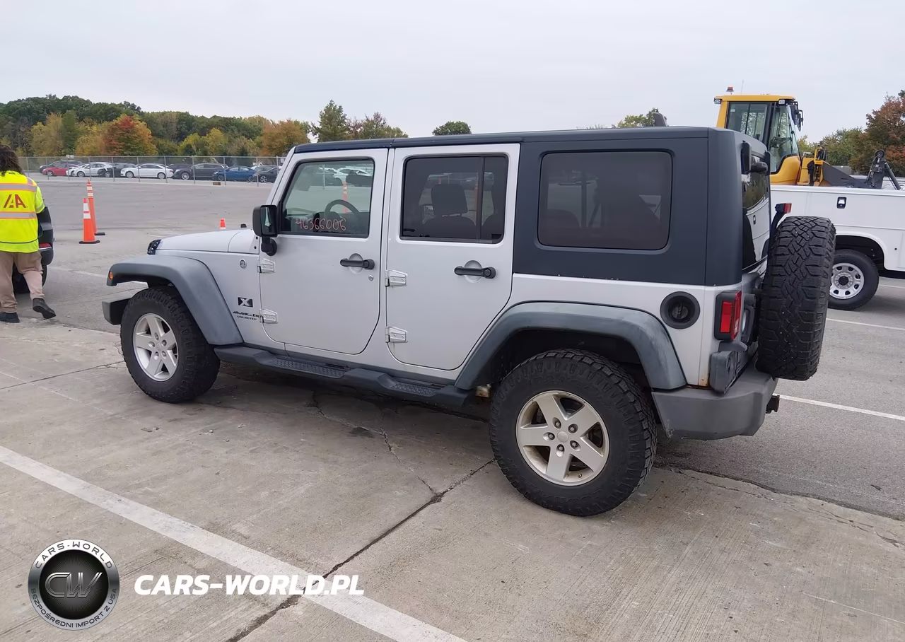 2008 Jeep Wrangler Unlimited X VIN:1J4GA39158L610649 - 3