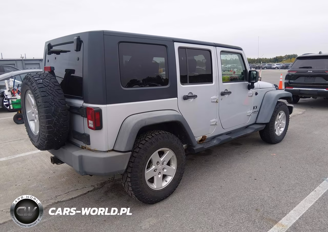 2008 Jeep Wrangler Unlimited X VIN:1J4GA39158L610649 - 4