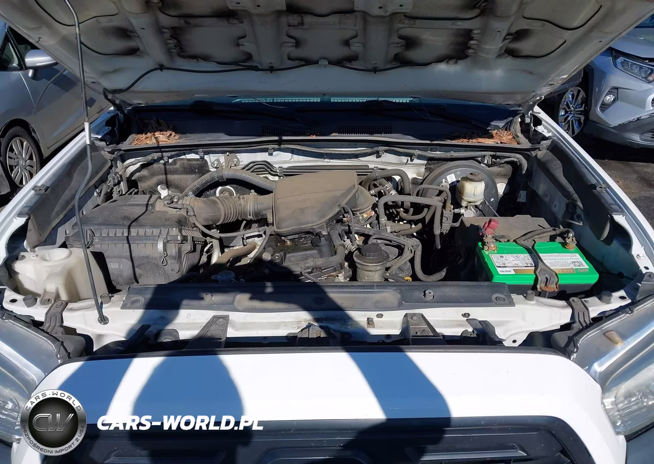 2018 Toyota Tacoma Sr VIN:5TFRX5GN3JX118618 - 10