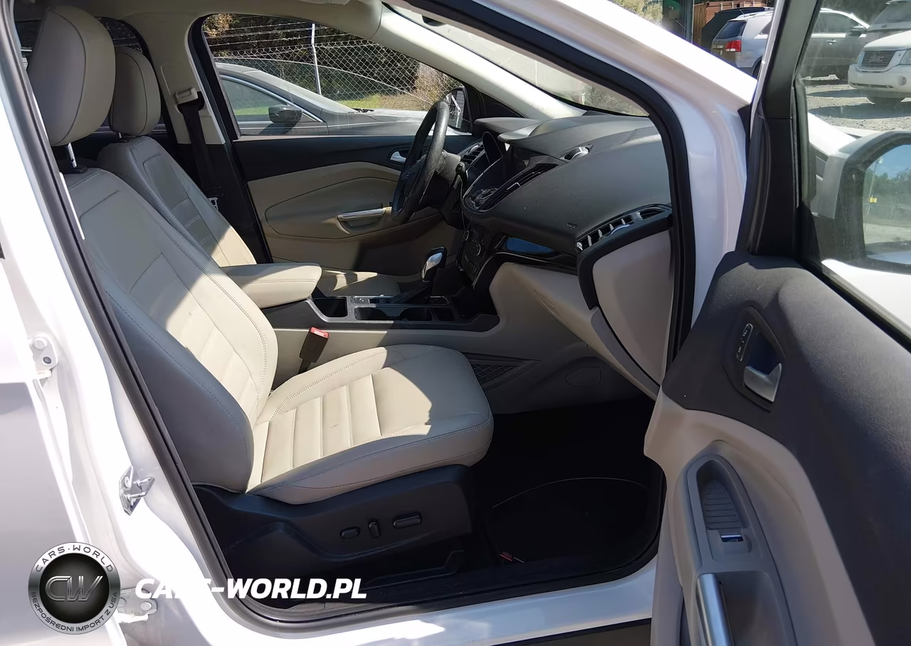 2019 Ford Escape Titanium VIN:1FMCU0J99KUB45480 - 5