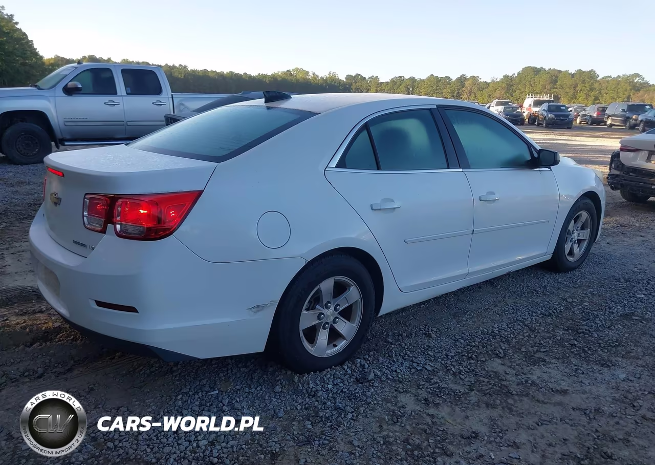 2015 Chevrolet Malibu Ls VIN:1G11B5SL5FF182053 - 4