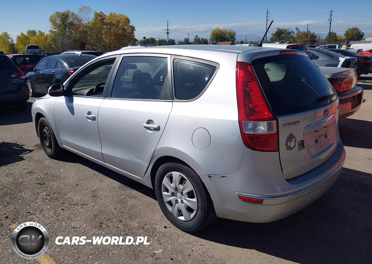 2010 Hyundai Elantra Touring Gls VIN:KMHDB8AE2AU067421 - 3