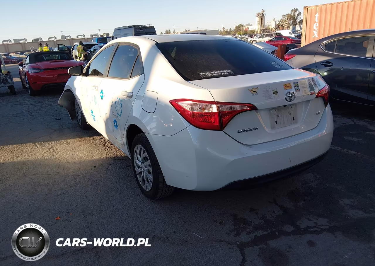 2017 Toyota Corolla Le VIN:5YFBURHE4HP574801 - 3