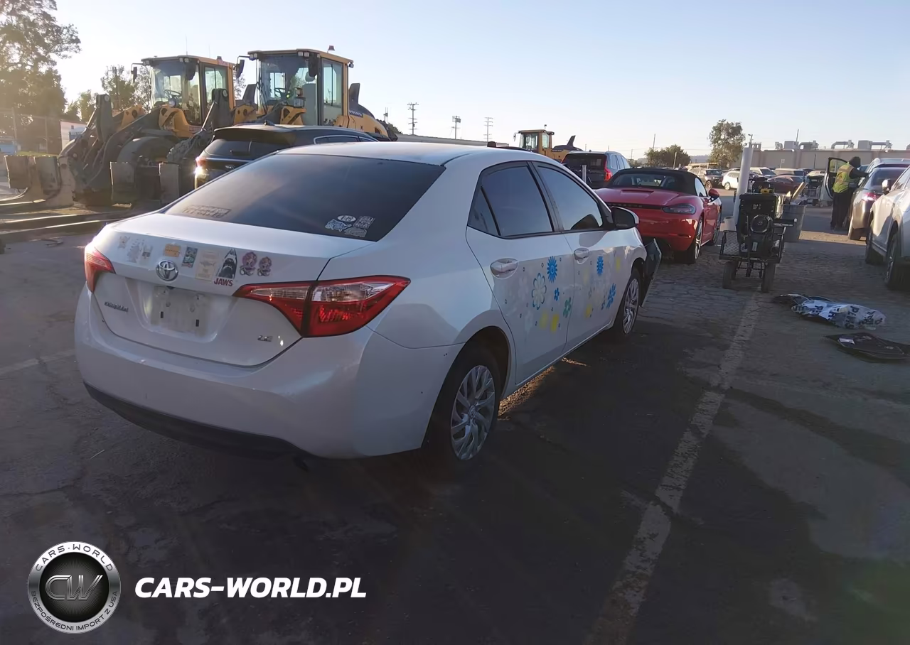 2017 Toyota Corolla Le VIN:5YFBURHE4HP574801 - 4