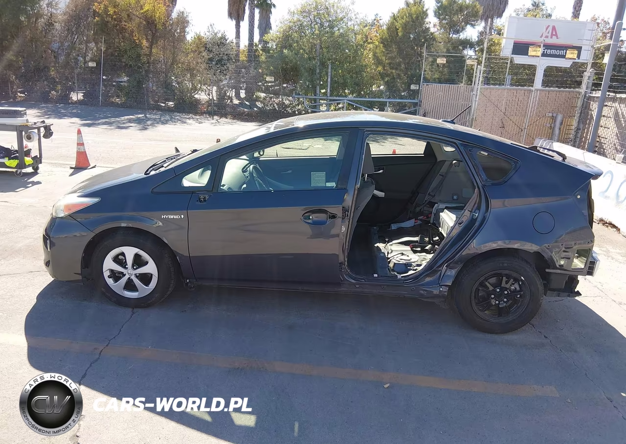 2014 Toyota Prius Three VIN:JTDKN3DU5E1793564 - 15