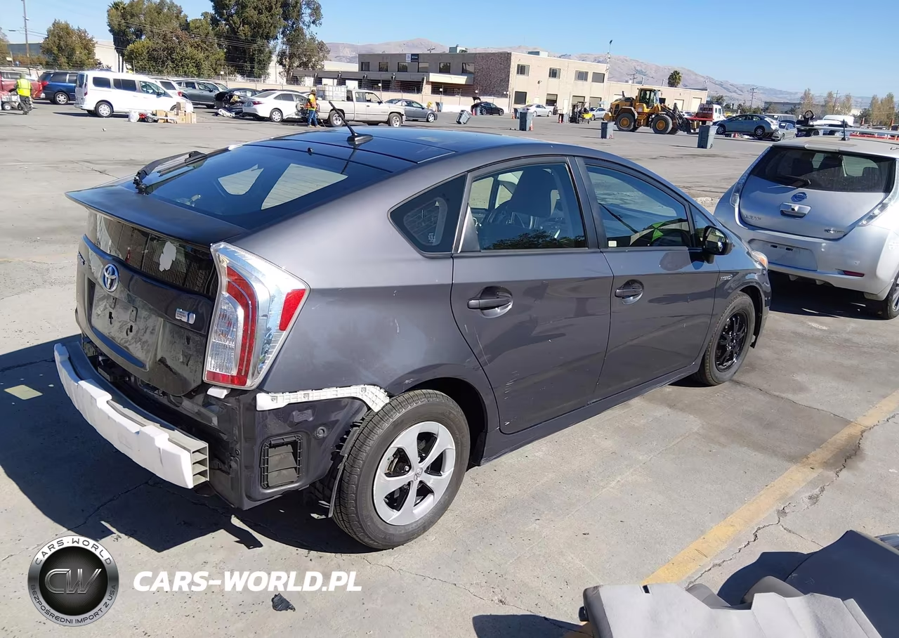 2014 Toyota Prius Three VIN:JTDKN3DU5E1793564 - 4