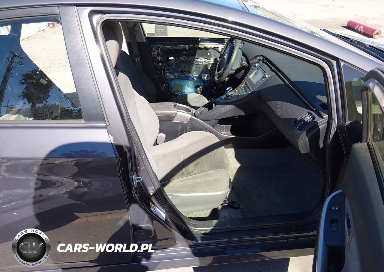 2014 Toyota Prius Three VIN:JTDKN3DU5E1793564 - 5