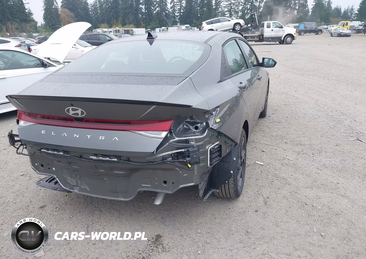 2026 Hyundai Elantra Sel Sport VIN:KMHLM4DG5TU247989 - 4