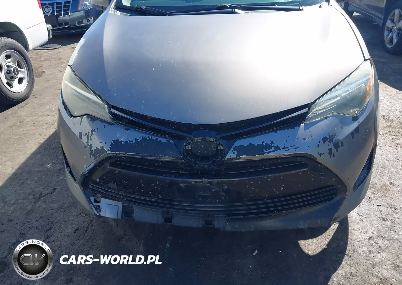 2018 Toyota Corolla Le VIN:5YFBURHE2JP823098 - 12