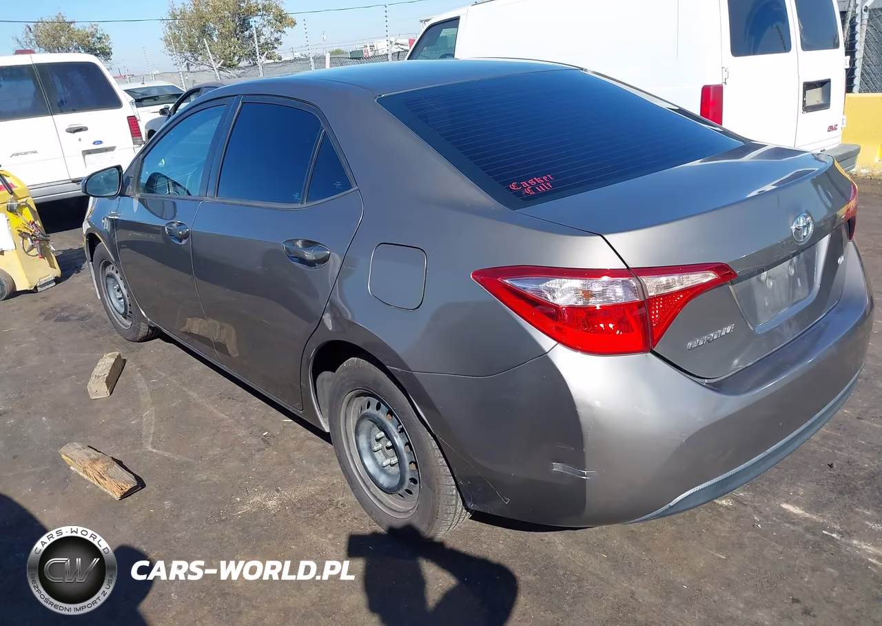 2018 Toyota Corolla Le VIN:5YFBURHE2JP823098 - 3