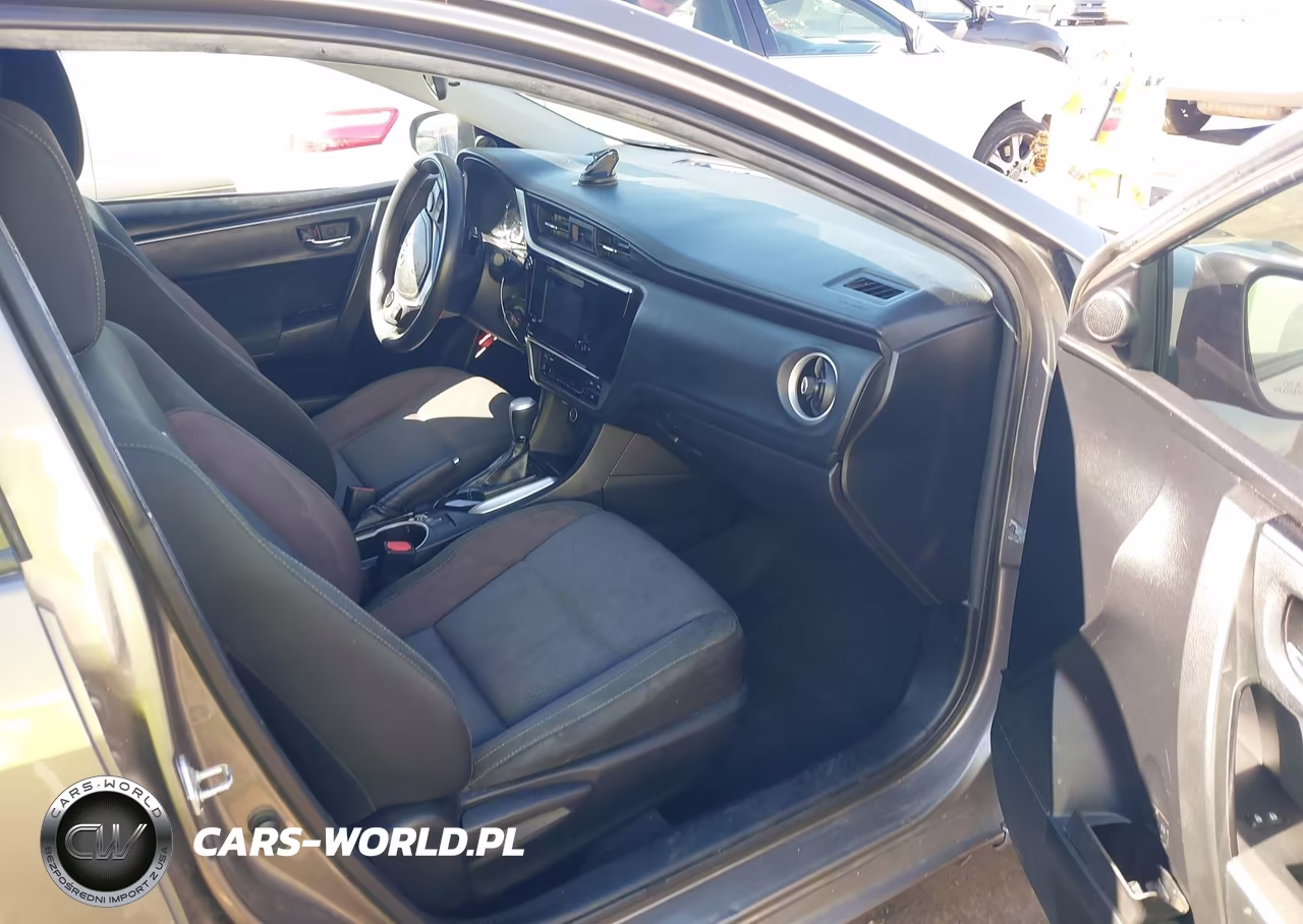 2018 Toyota Corolla Le VIN:5YFBURHE2JP823098 - 5