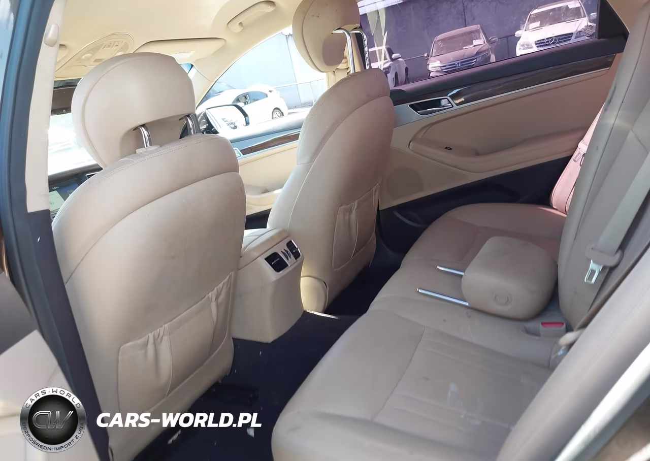 2015 Hyundai Genesis 3.8 VIN:KMHGN4JE7FU083912 - 18