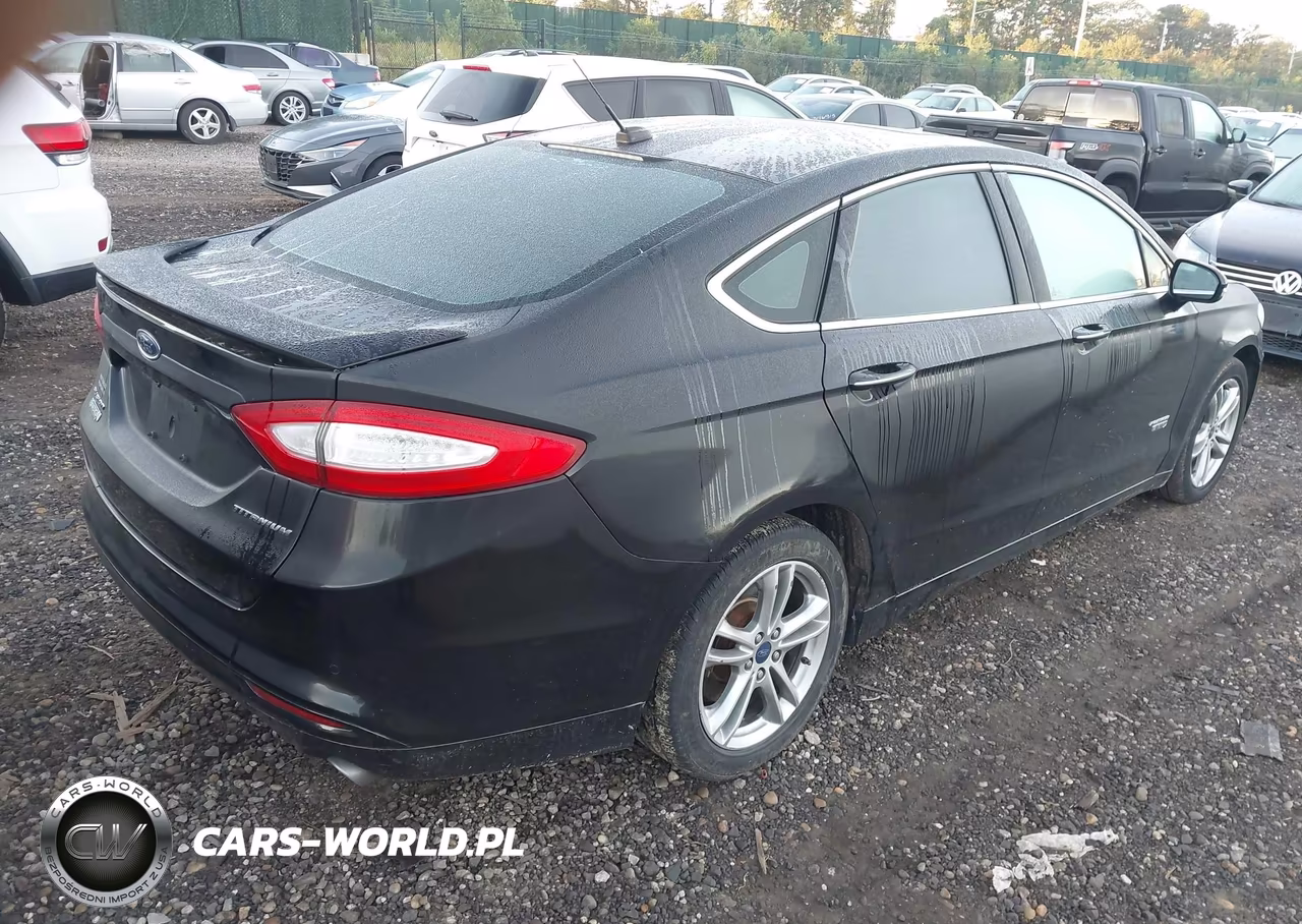 2014 Ford Fusion Energi Titanium VIN:3FA6P0SU9ER397758 - 4