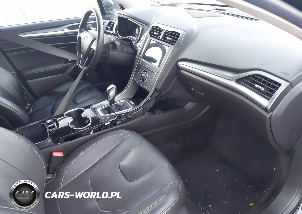 2014 Ford Fusion Energi Titanium VIN:3FA6P0SU9ER397758 - 5