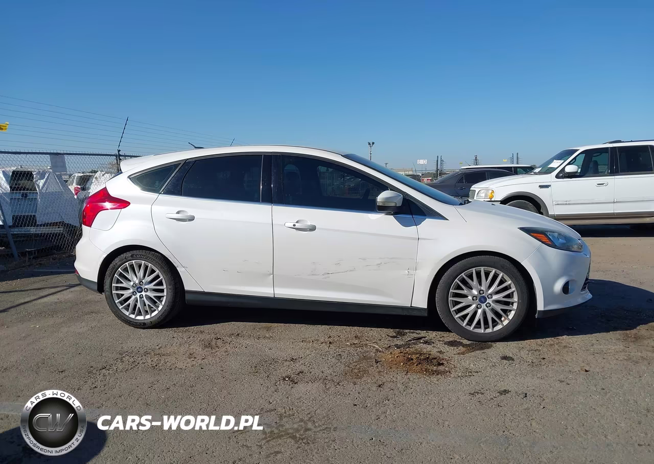 2013 Ford Focus Titanium VIN:1FADP3N22DL335585 - 13