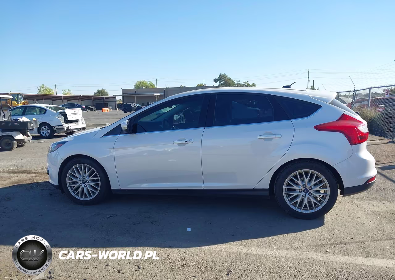 2013 Ford Focus Titanium VIN:1FADP3N22DL335585 - 14