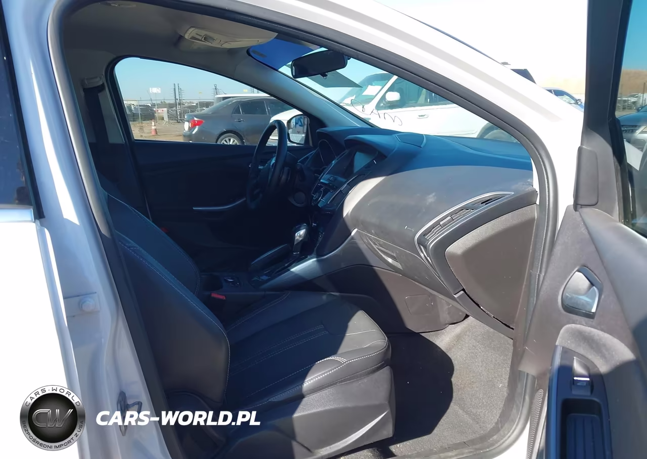2013 Ford Focus Titanium VIN:1FADP3N22DL335585 - 5