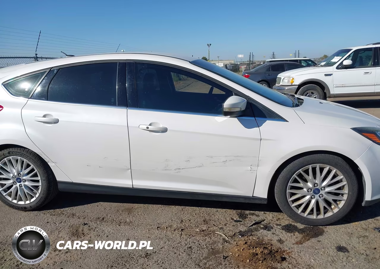 2013 Ford Focus Titanium VIN:1FADP3N22DL335585 - 6