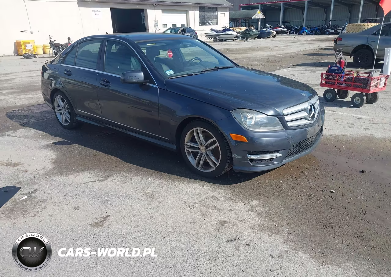 2013 Mercedes-Benz C 300 Sport 4Matic – zdjęcie 1 z 17