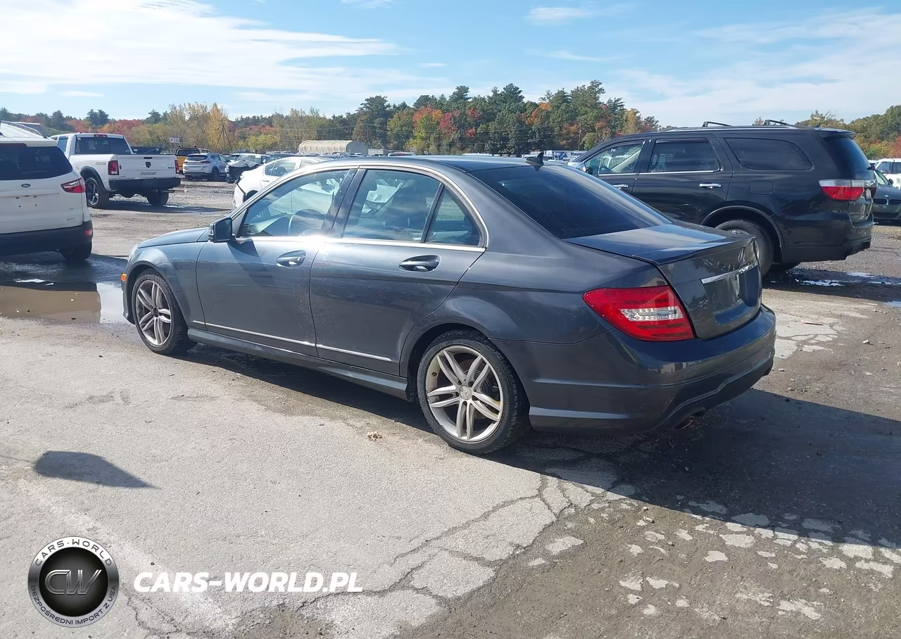 2013 Mercedes-Benz C 300 Sport 4Matic VIN:WDDGF8AB9DG139509 - 3