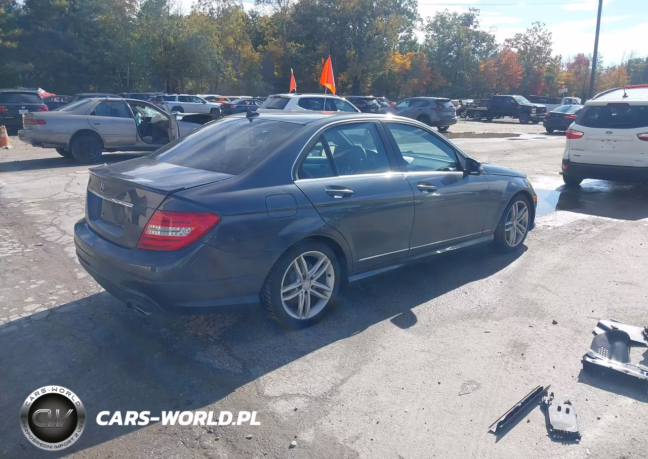 2013 Mercedes-Benz C 300 Sport 4Matic VIN:WDDGF8AB9DG139509 - 4