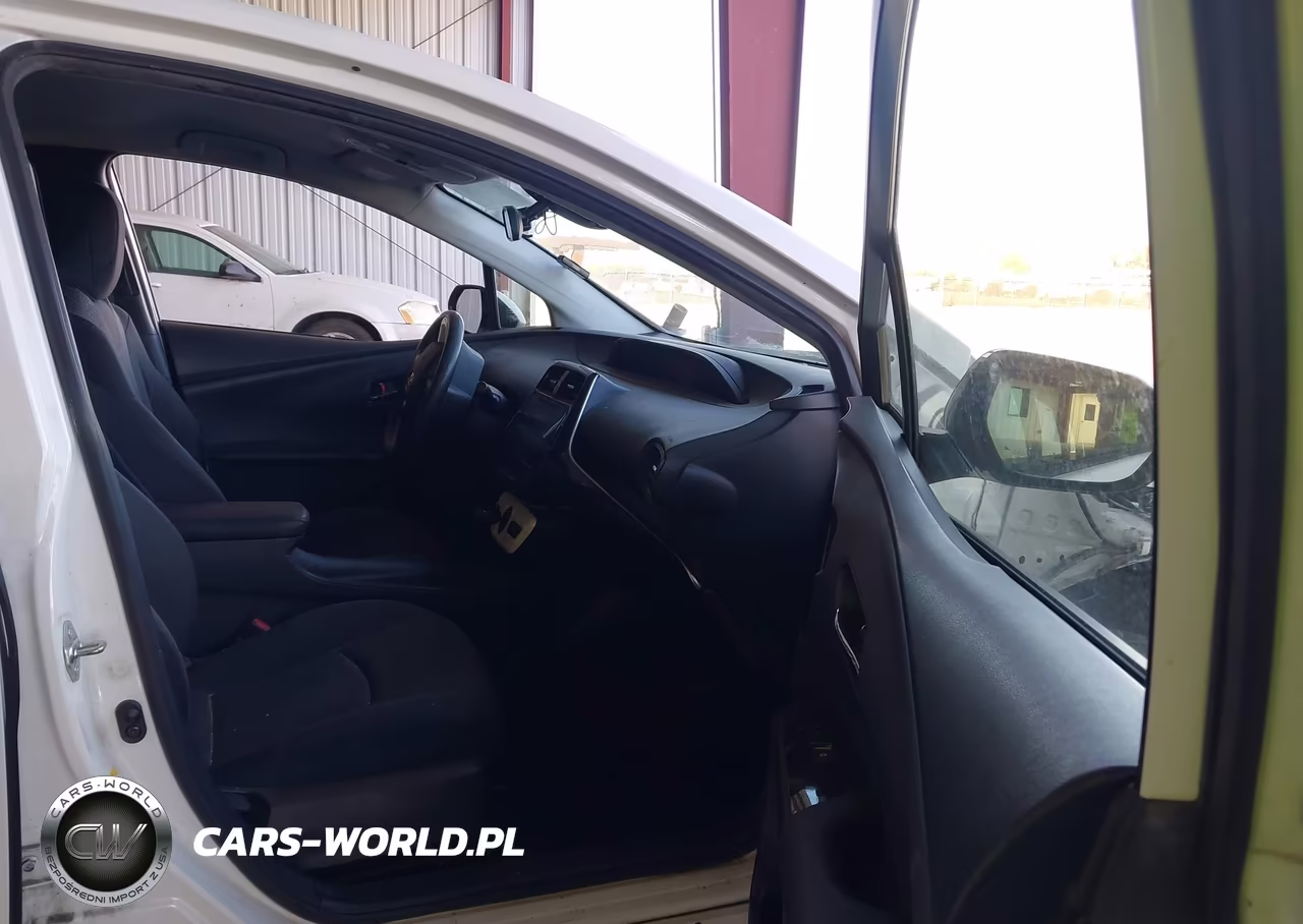 2018 Toyota Prius Two VIN:JTDKBRFU3J3062820 - 5