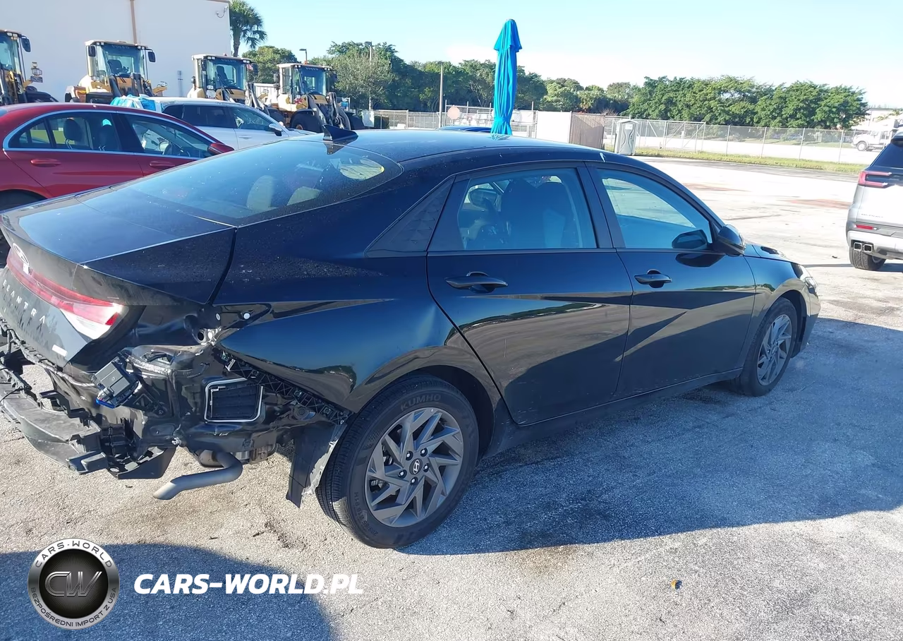 2026 Hyundai Elantra Hybrid Blue VIN:KMHLM4DJ6TU198409 - 18