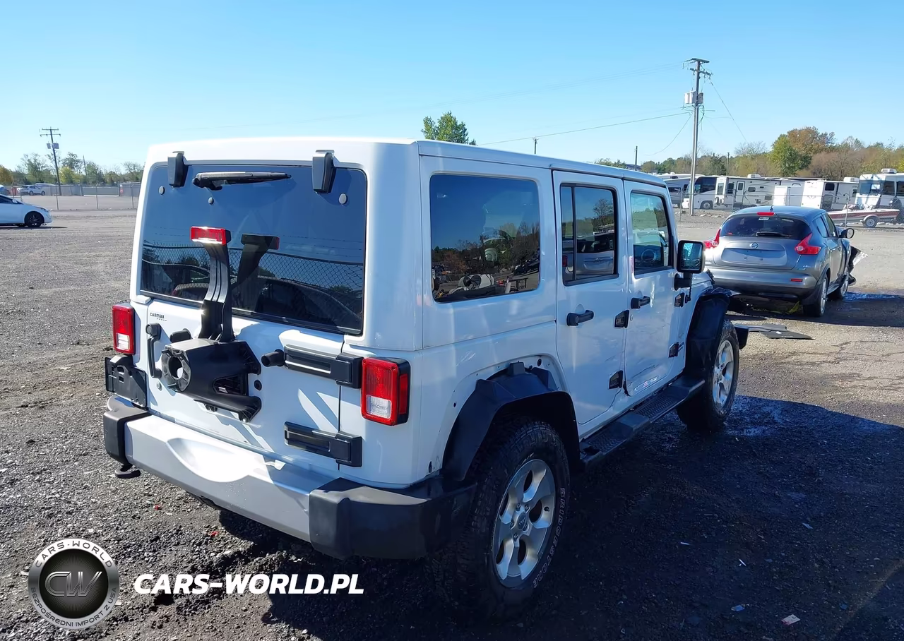 2015 Jeep Wrangler Unlimited Sahara VIN:1C4BJWEG3FL603997 - 4