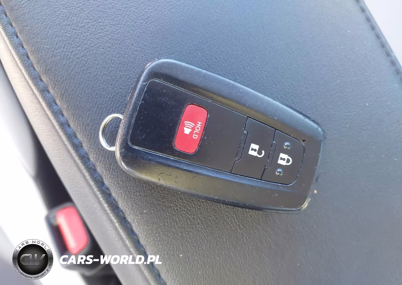 2016 Toyota Prius Four VIN:JTDKARFU0G3501032 - 11