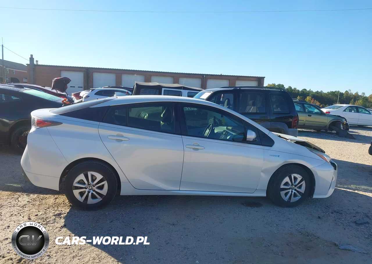 2016 Toyota Prius Four VIN:JTDKARFU0G3501032 - 13