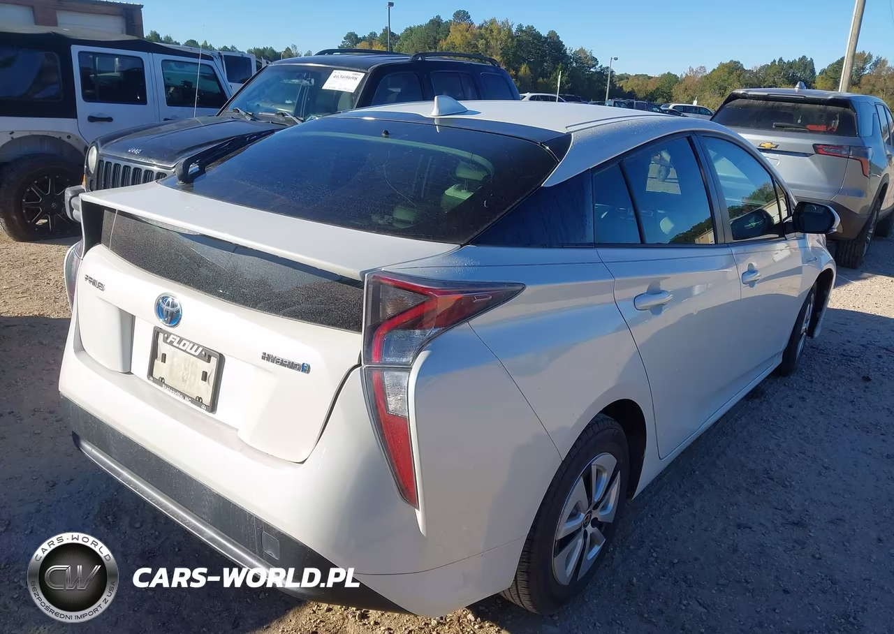 2016 Toyota Prius Four VIN:JTDKARFU0G3501032 - 4
