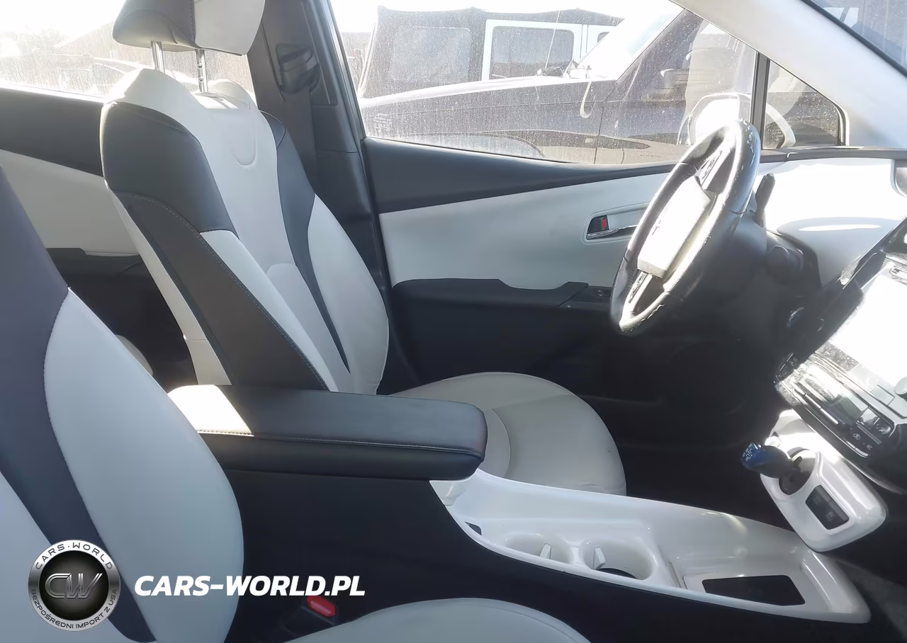 2016 Toyota Prius Four VIN:JTDKARFU0G3501032 - 5