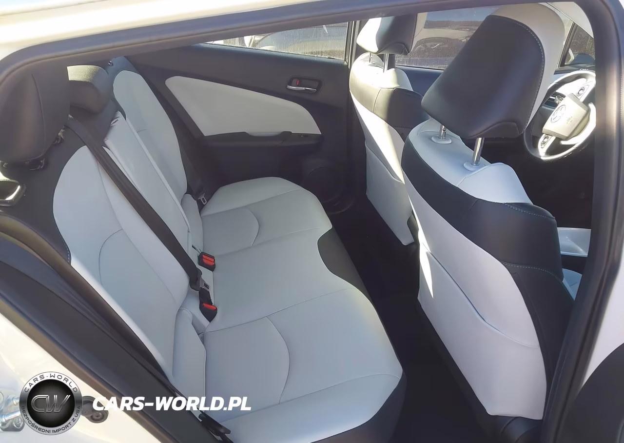 2016 Toyota Prius Four VIN:JTDKARFU0G3501032 - 8