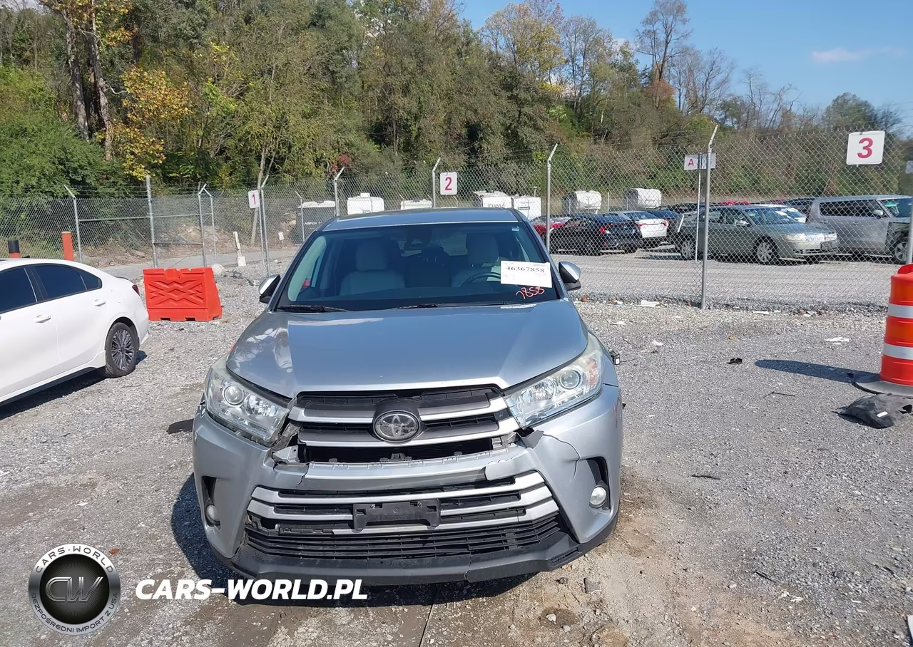 2018 Toyota Highlander Le Plus VIN:5TDBZRFHXJS872376 - 12