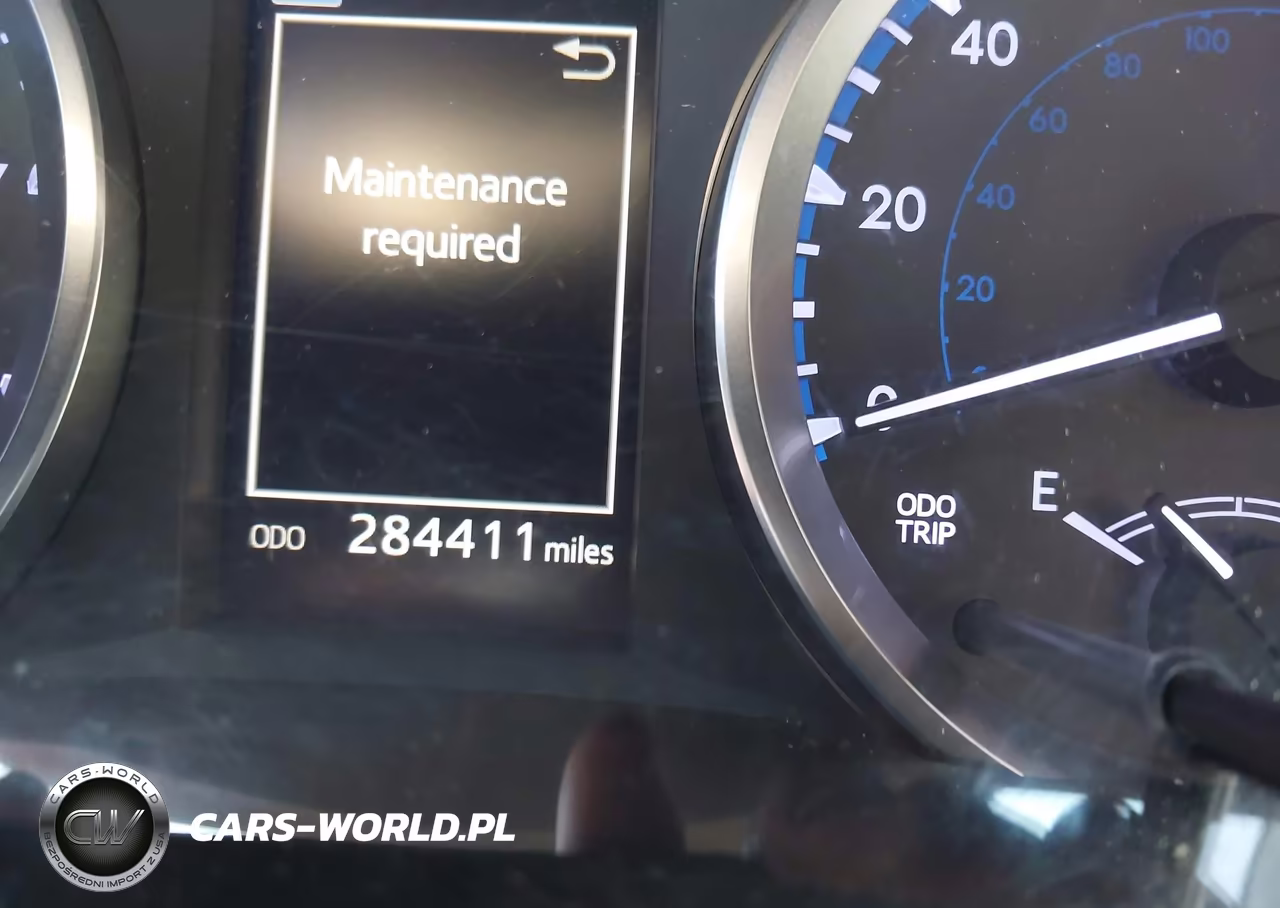 2018 Toyota Highlander Le Plus VIN:5TDBZRFHXJS872376 - 15