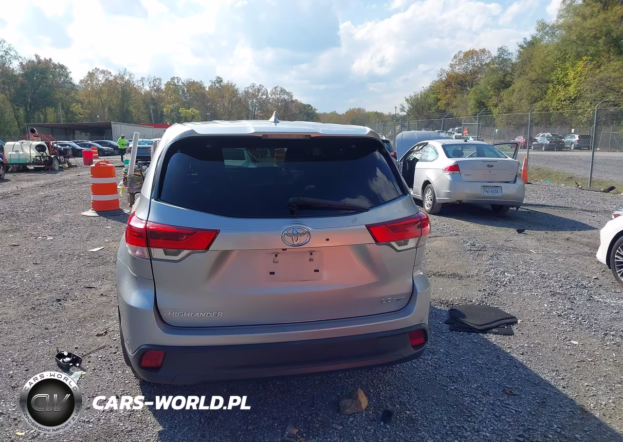 2018 Toyota Highlander Le Plus VIN:5TDBZRFHXJS872376 - 16