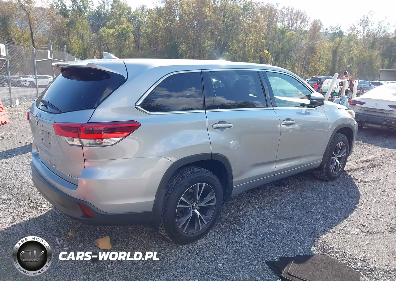 2018 Toyota Highlander Le Plus VIN:5TDBZRFHXJS872376 - 4
