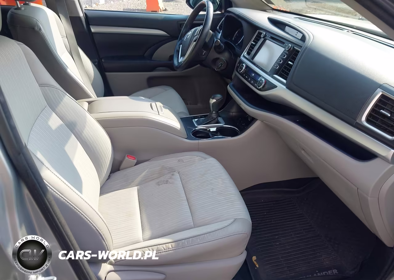 2018 Toyota Highlander Le Plus VIN:5TDBZRFHXJS872376 - 5